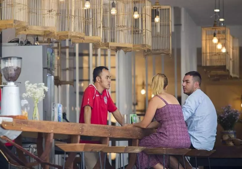 هتل Purple Hue Central Hub