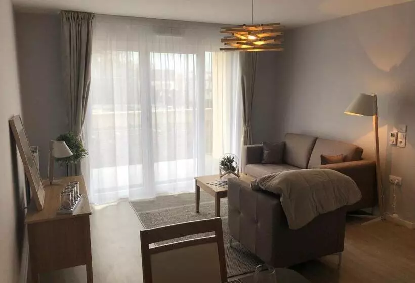 Résidence Services Seniors Domitys   Les Safrans