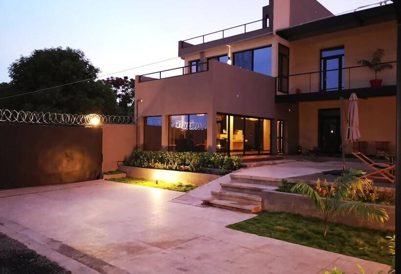 هتل Au Bord De L'eau