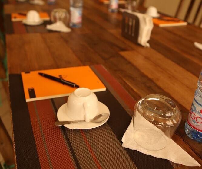 هتل Au Bord De L'eau