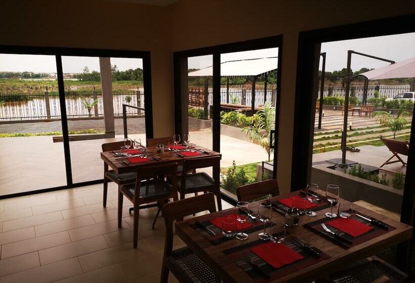 هتل Au Bord De L'eau