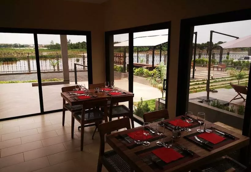 هتل Au Bord De L'eau