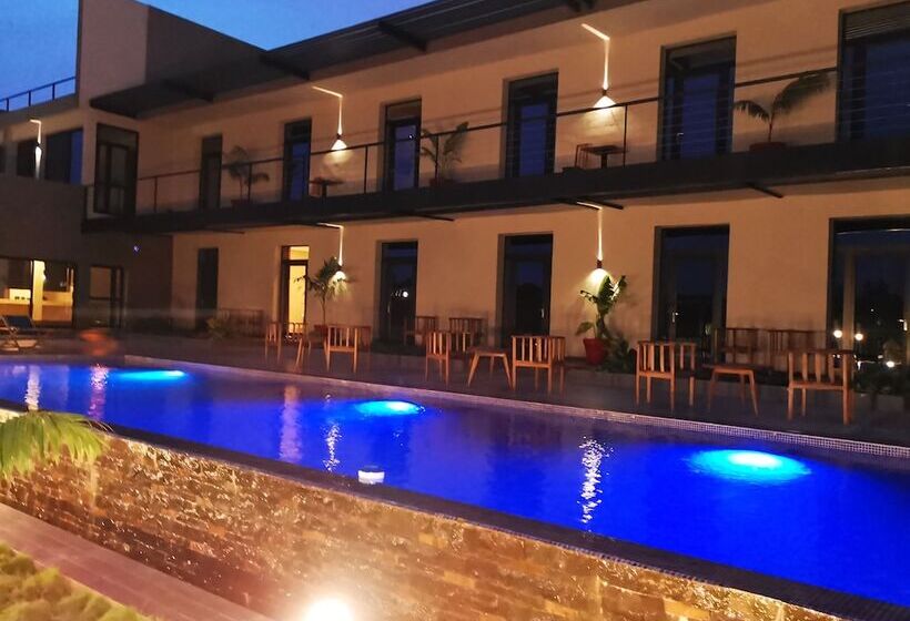 هتل Au Bord De L'eau