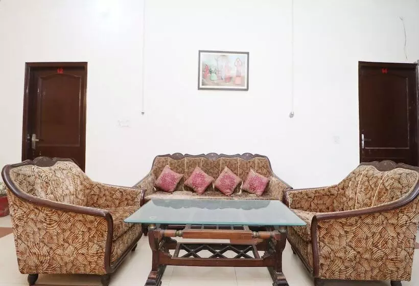 Hotelli Oyo 37903 Best Stay Guest House