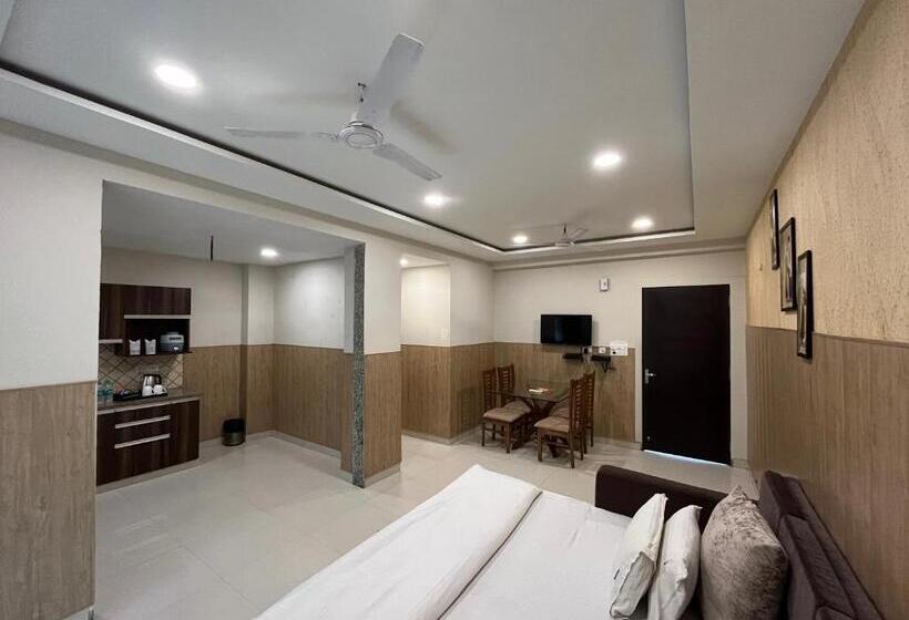 בית מלון כפרי Shri Radha Nikunj   Opposite Prem Mandir