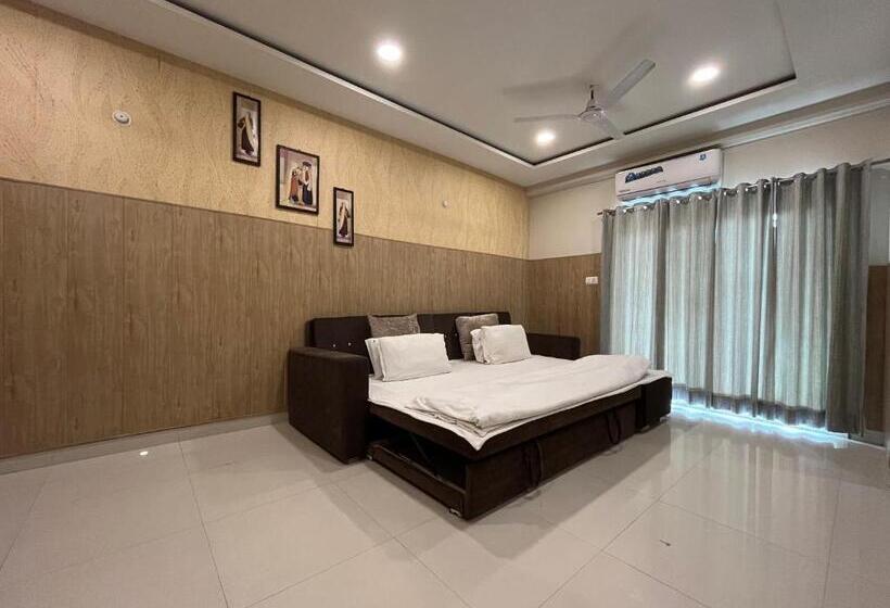 בית מלון כפרי Shri Radha Nikunj   Opposite Prem Mandir