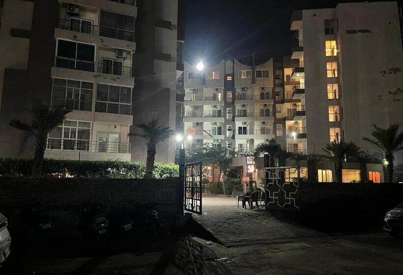 בית מלון כפרי Shri Radha Nikunj   Opposite Prem Mandir