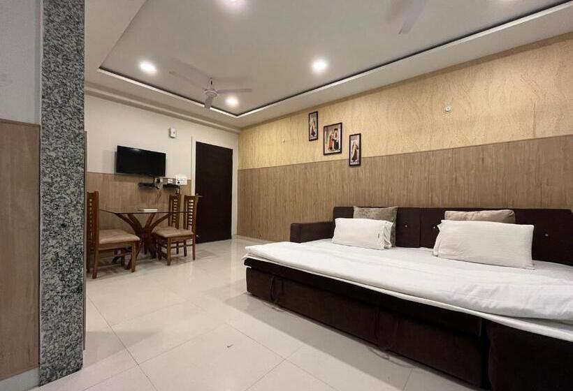 בית מלון כפרי Shri Radha Nikunj   Opposite Prem Mandir