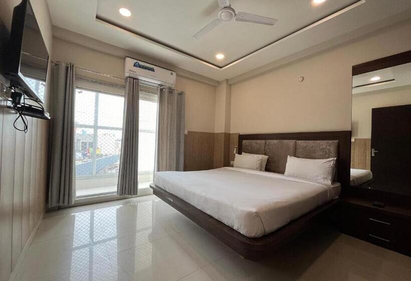 בית מלון כפרי Shri Radha Nikunj   Opposite Prem Mandir