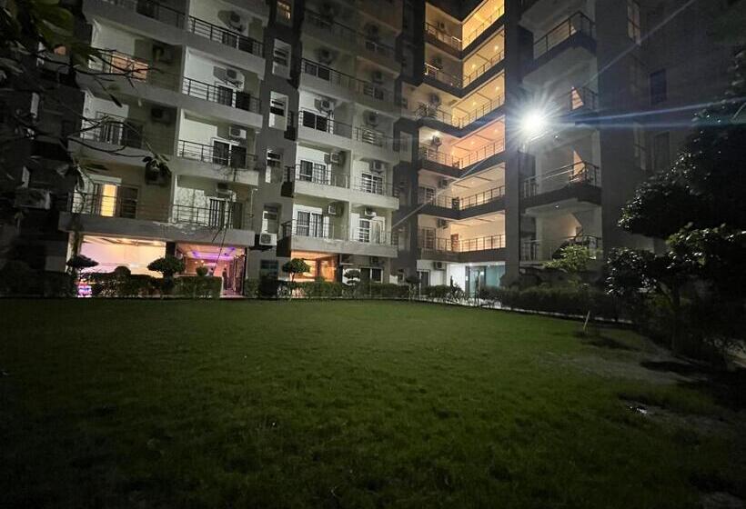 בית מלון כפרי Shri Radha Nikunj   Opposite Prem Mandir