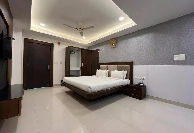 Hotelli Shri Radha Nikunj Opposite Prem Mandir