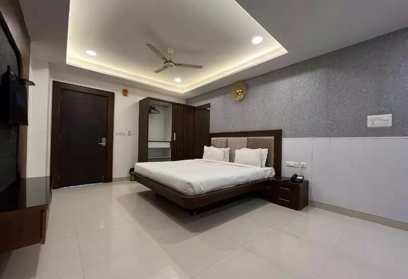 Hotelli Shri Radha Nikunj Opposite Prem Mandir