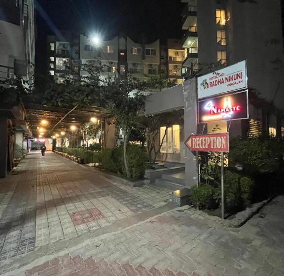 בית מלון כפרי Shri Radha Nikunj   Opposite Prem Mandir