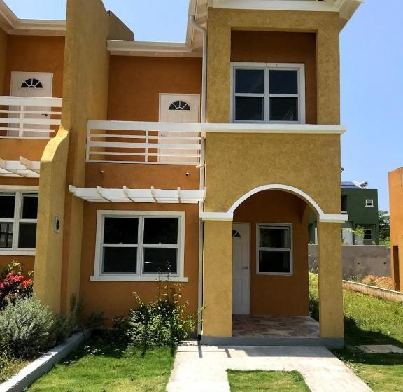 هتل Thevista S Runaway Bay Lot749