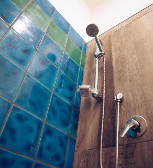 تختخواب و صبحانه Aleandre