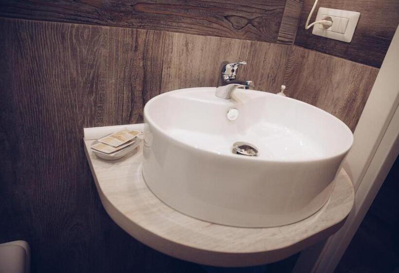 تختخواب و صبحانه Aleandre