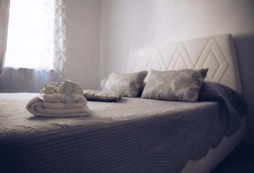 تختخواب و صبحانه Aleandre