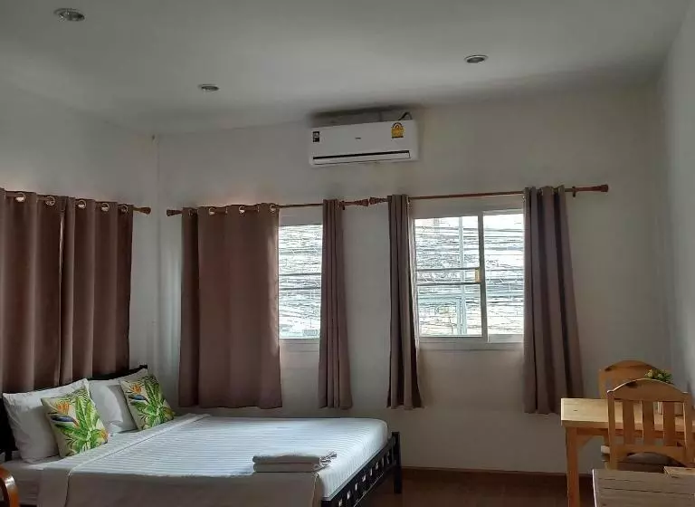 Happy Hostel