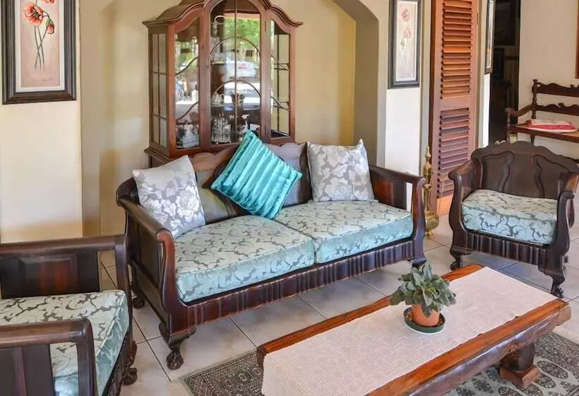 Majatalo 7 Eland Boutique Guesthouse