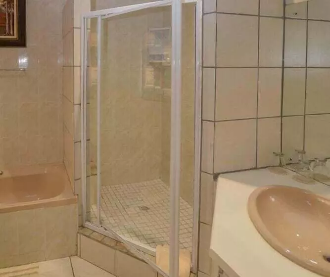 Majatalo 7 Eland Boutique Guesthouse