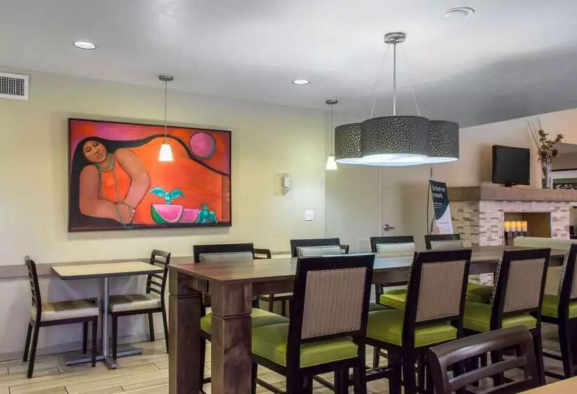 호텔 Comfort Suites At Tucson Mall