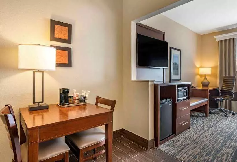 Отель Comfort Suites Keeneland