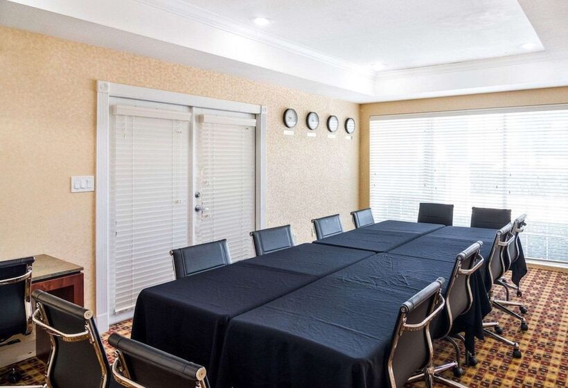 Hotel Quality Suites Irving Las Colinas