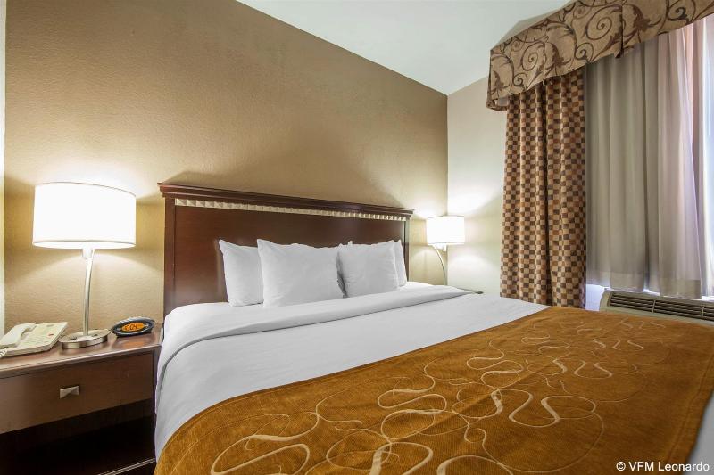 فندق Comfort Suites