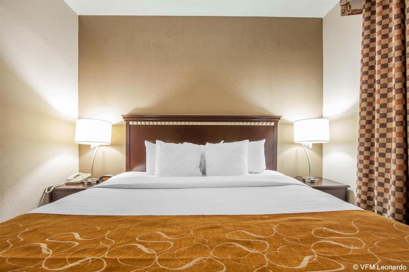 فندق Comfort Suites