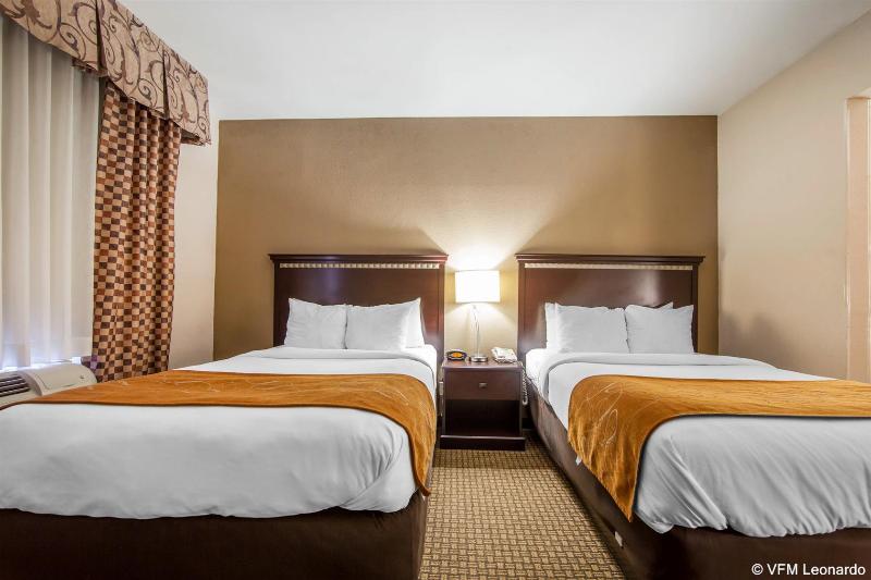 فندق Comfort Suites