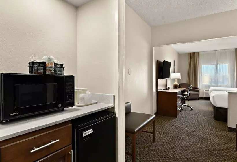 ホテル Comfort Suites University