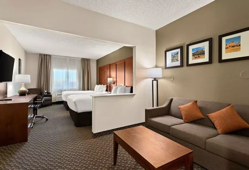 ホテル Comfort Suites University