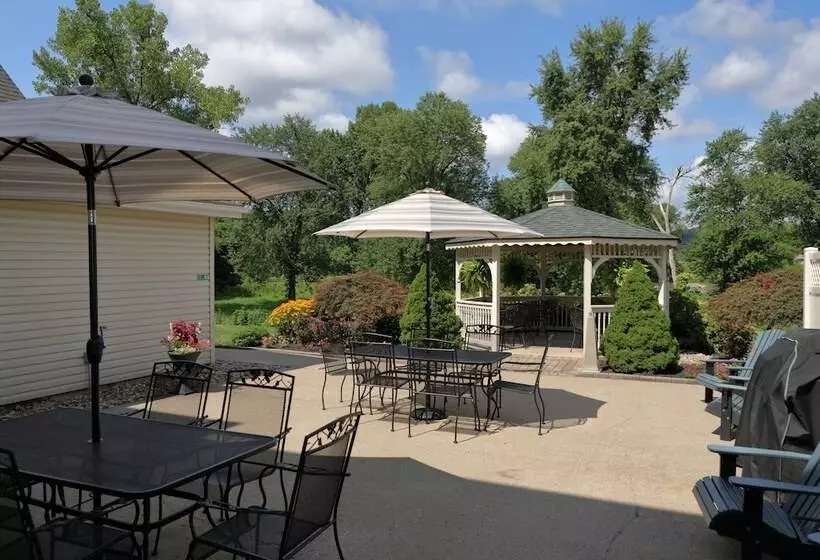 호텔 Coshocton Village Inn & Suites