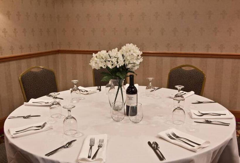 酒店 Coshocton Village Inn & Suites