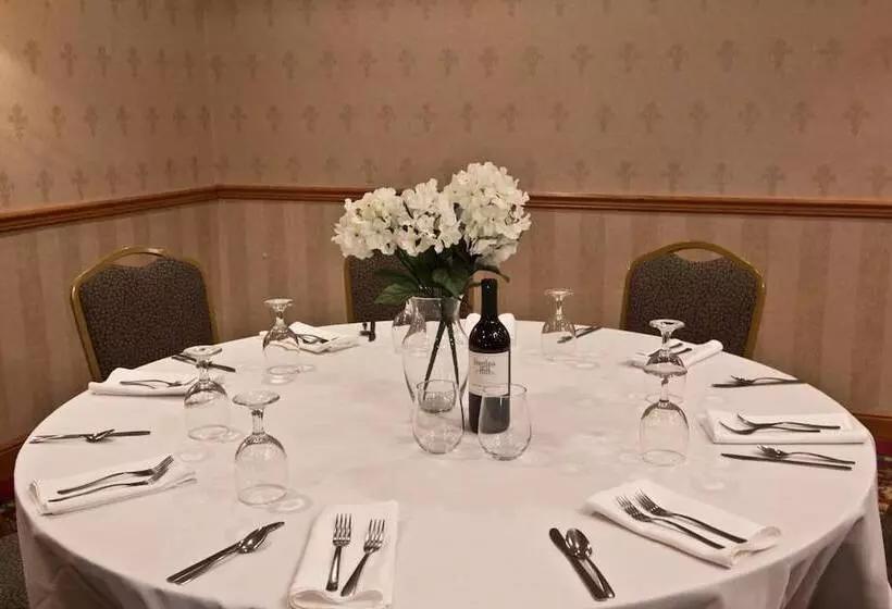 호텔 Coshocton Village Inn & Suites