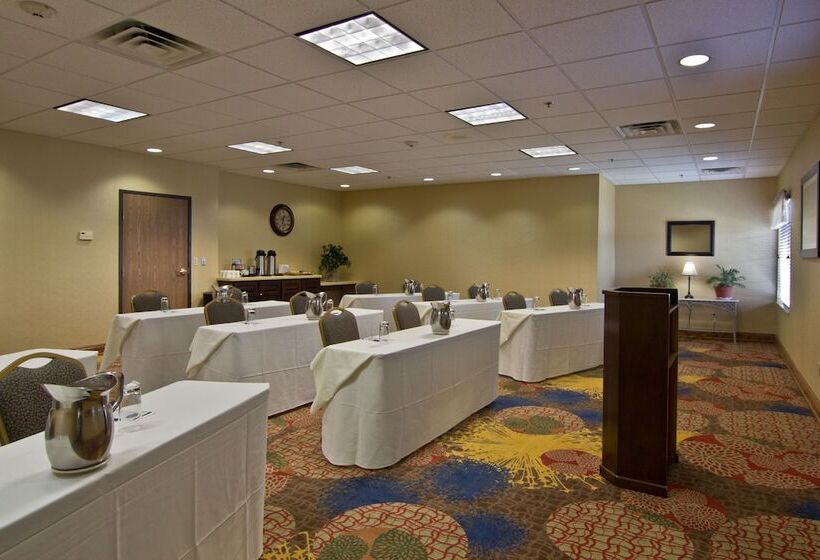 酒店 Coshocton Village Inn & Suites