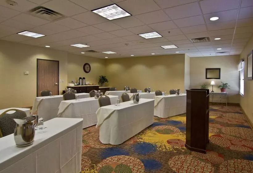 호텔 Coshocton Village Inn & Suites