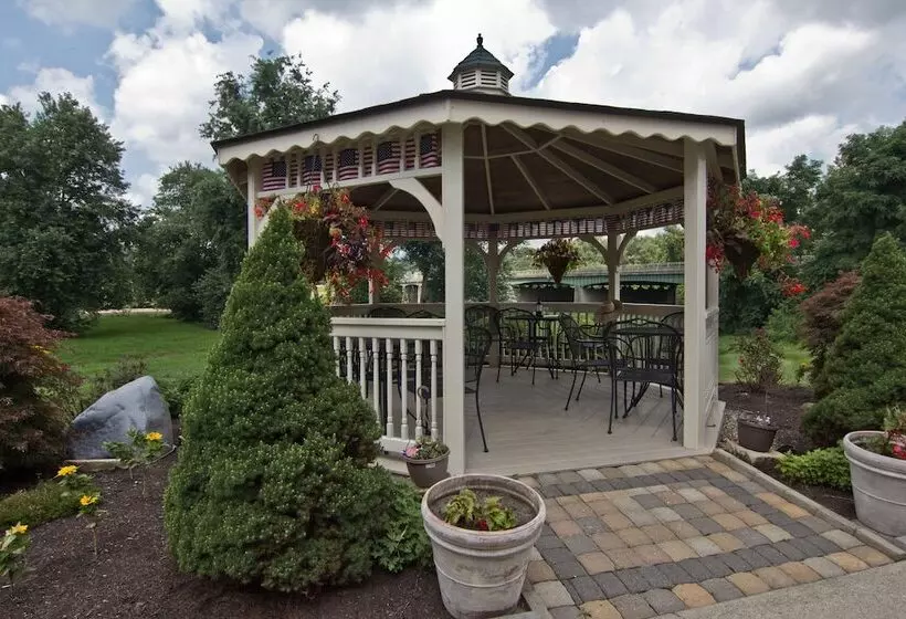 호텔 Coshocton Village Inn & Suites