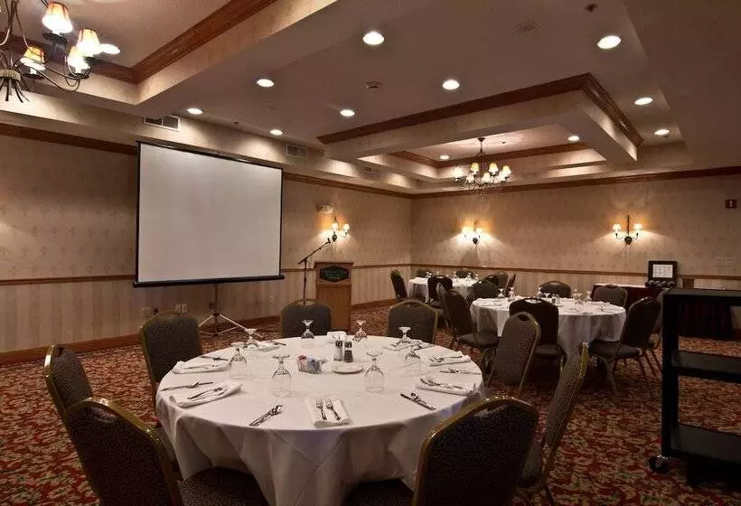 호텔 Coshocton Village Inn & Suites