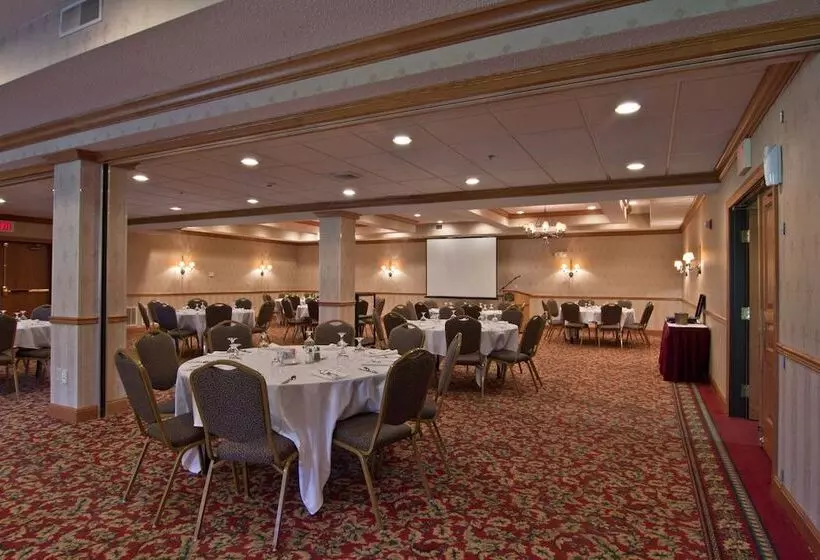 호텔 Coshocton Village Inn & Suites