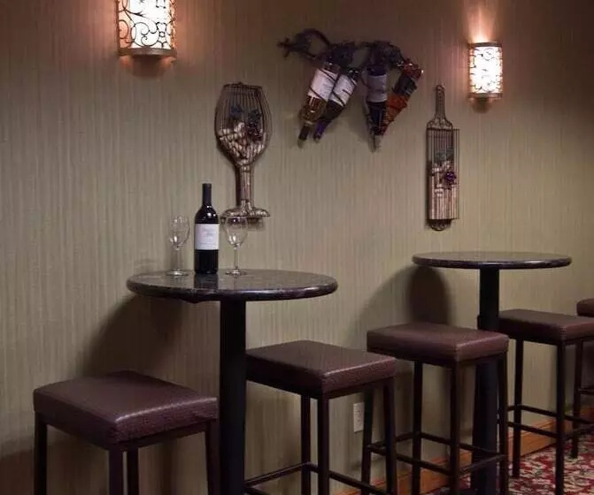 호텔 Coshocton Village Inn & Suites