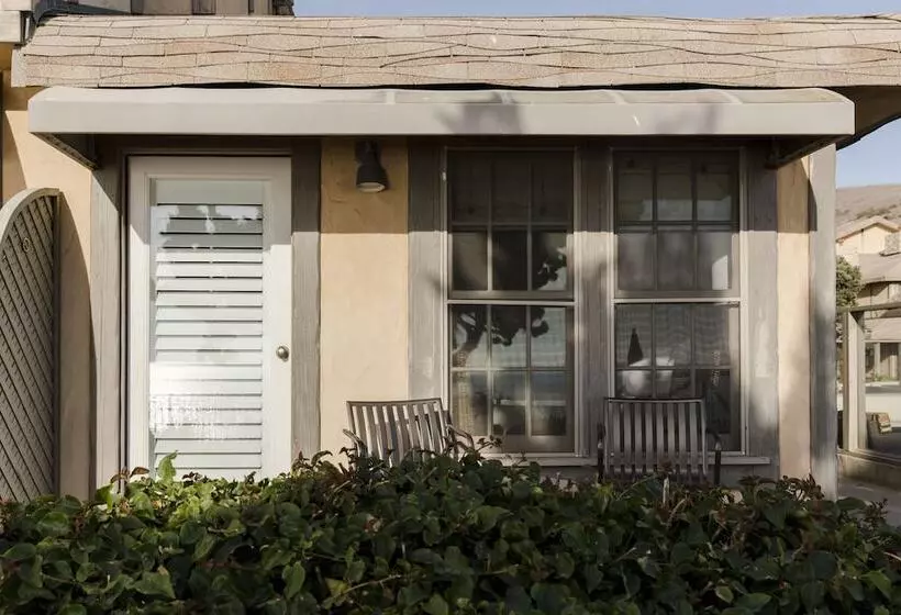 Отель Cottage Inn By The Sea