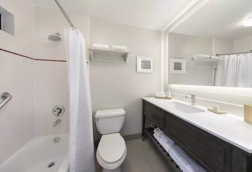 Отель Cottage Inn By The Sea