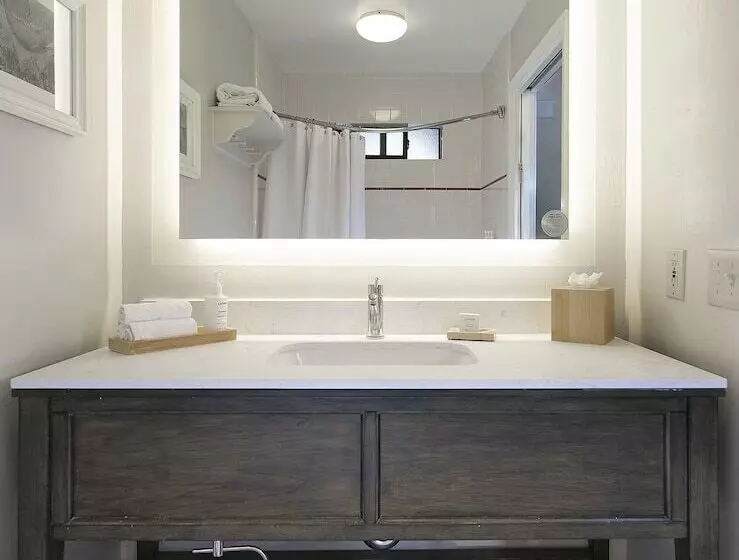 Отель Cottage Inn By The Sea