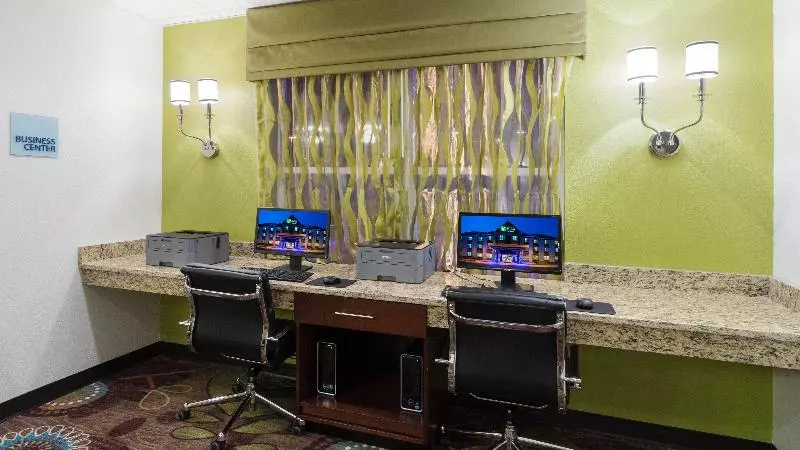 Отель Holiday Inn Express & Suites Wyomissing, An Ihg