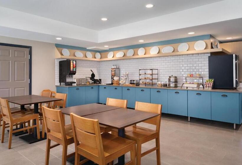 ホテル Country Inn & Suites By Radisson, Detroit Lakes, Mn