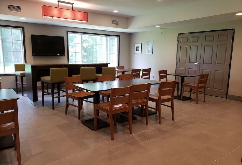 ホテル Country Inn & Suites By Radisson, Detroit Lakes, Mn