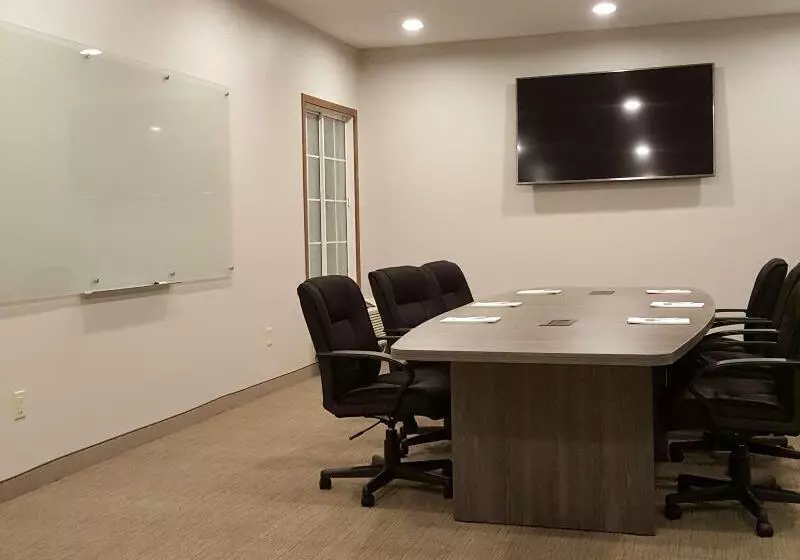 Hotelli Country Inn & Suites By Radisson, Elk River, Mn