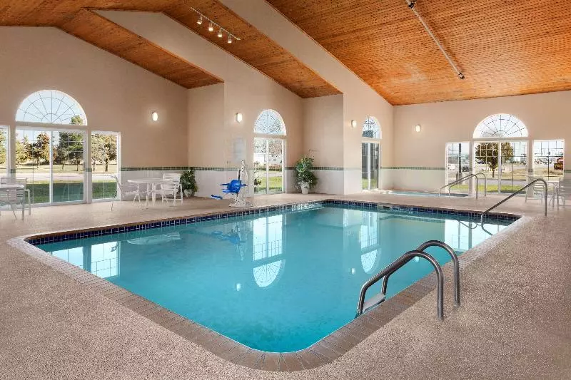 هتل Harmony Inn & Suites