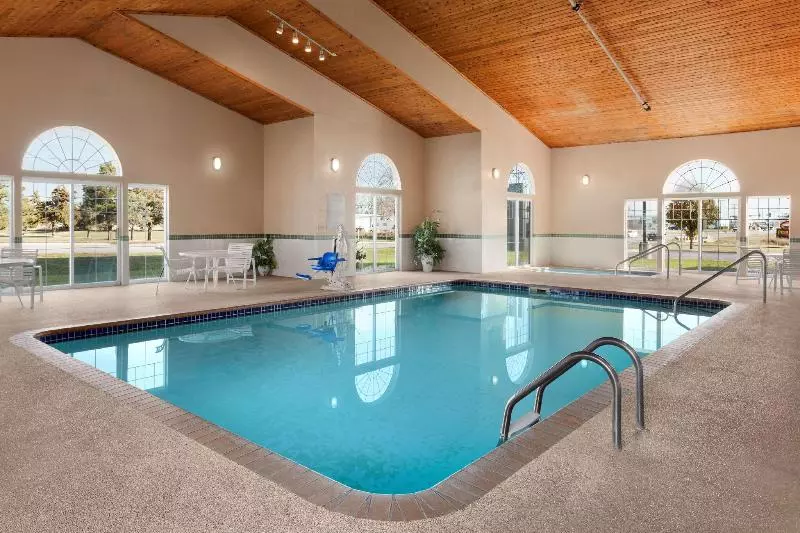 هتل Harmony Inn & Suites